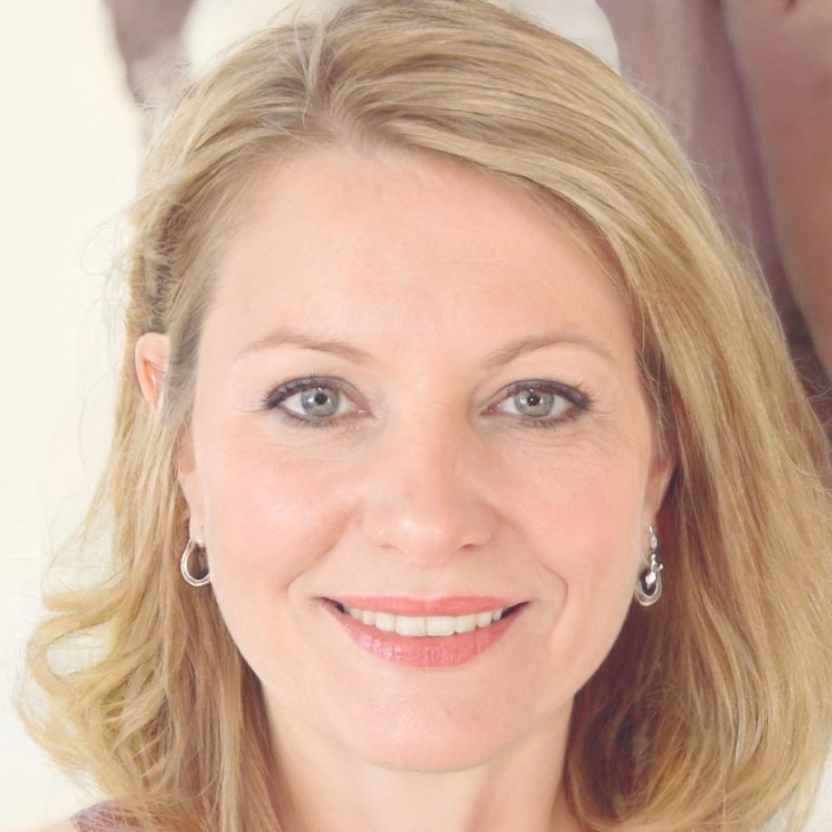 Maria Santos, Esports Analyst